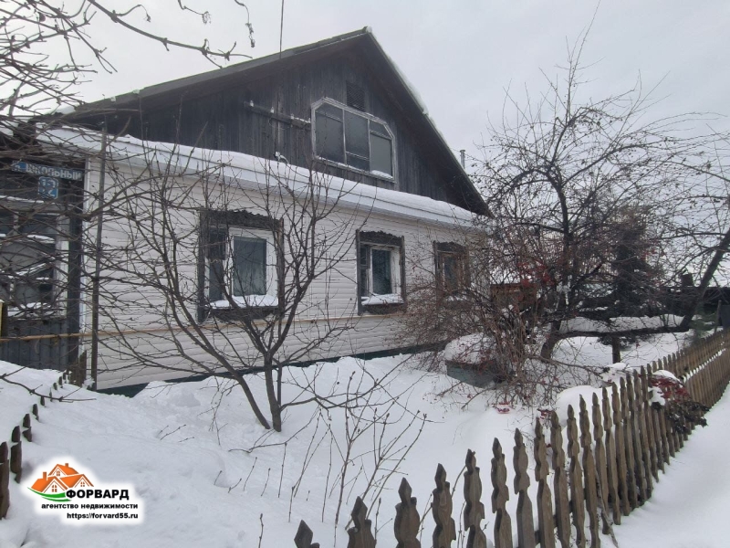 Продаётся 4-х комн.благ. дом с газ. отопл. по адресу: г. Тюкалинск, пер. Школьный.